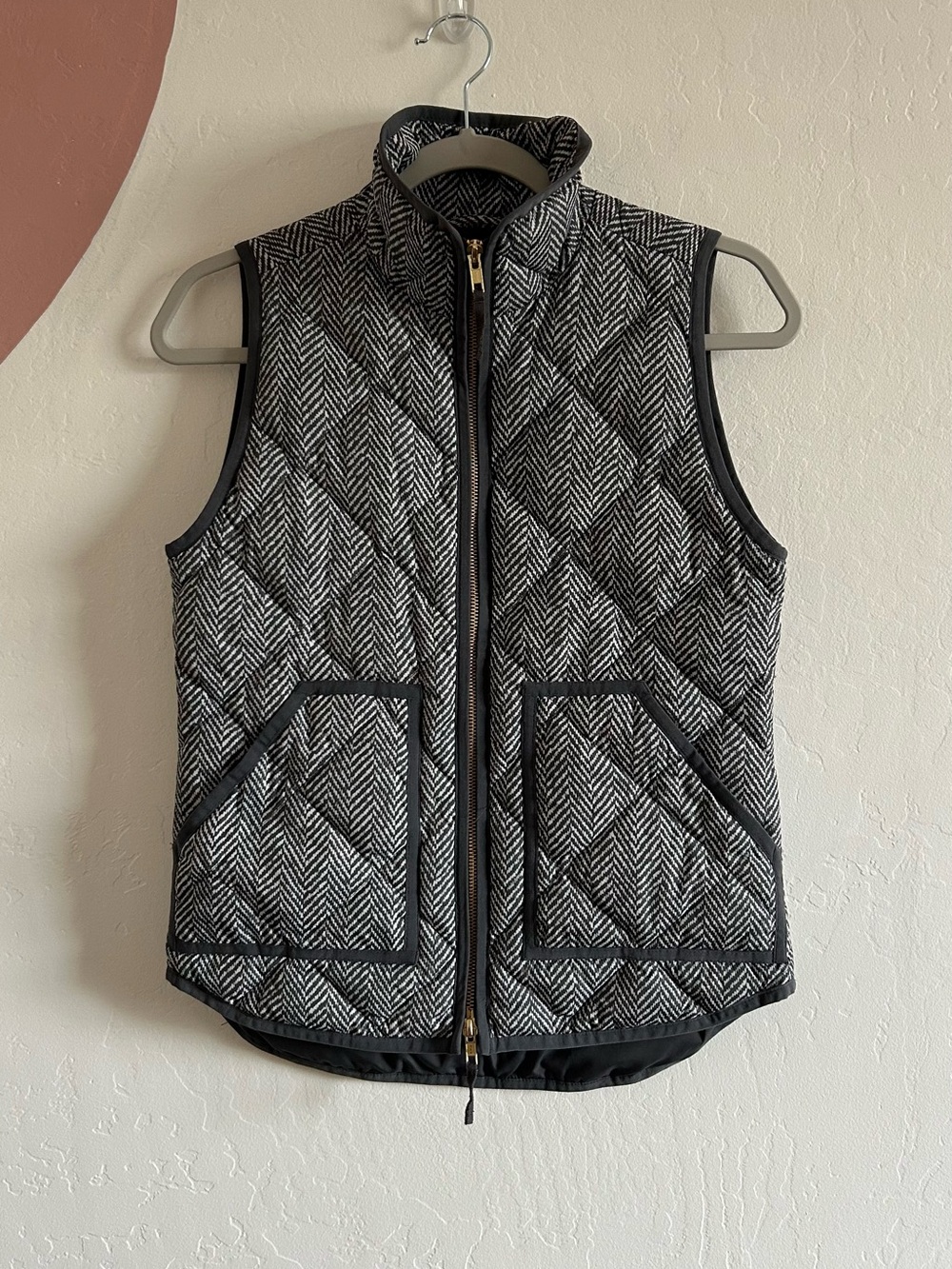 J. Crew Gray & White Quilted Herringbone Lightweight Puffer Vest size XXS